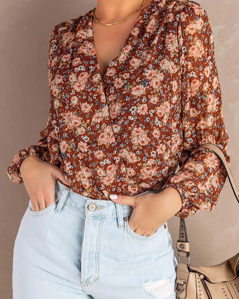 roswear's tweet photo. This season belongs to floral print tops ❤️

#rosweargirl #roswear #floralprint #ootd 🤩 https://t.co/ZLt0IwkIY2