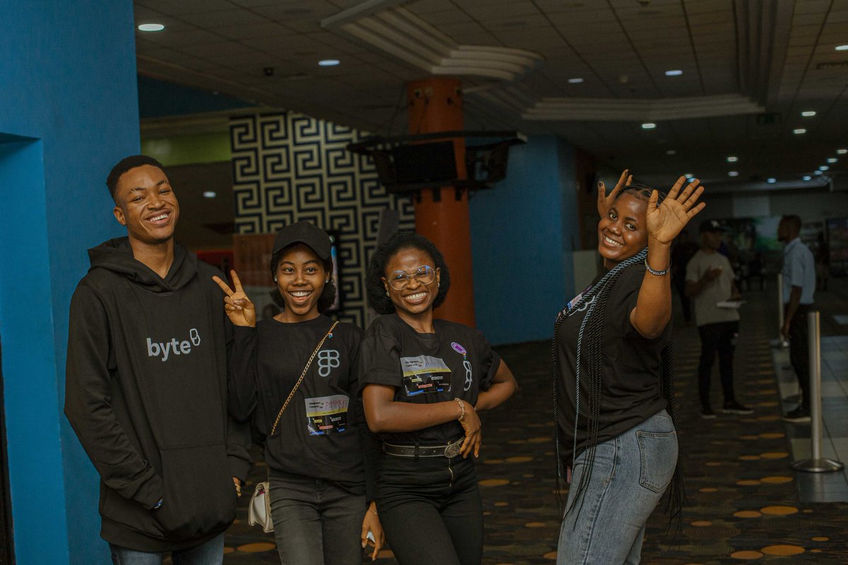 imanuelekpess's tweet photo. Final shout out to @fof_africa, my team @Veeyninetynine,@EfeOnoms  @saviourrinyang @joe_atada @EnehMercy @oluwa_socket 
@bella_mfonobong @fof_uyo ,volunteers and my Moderators @Obong_Hanson @OJoynels I love you all ❤️❤️❤️

#fofafrica
#fofuyo
#DesignersConnectUyo https://t.co/qS8DNk7WzR
