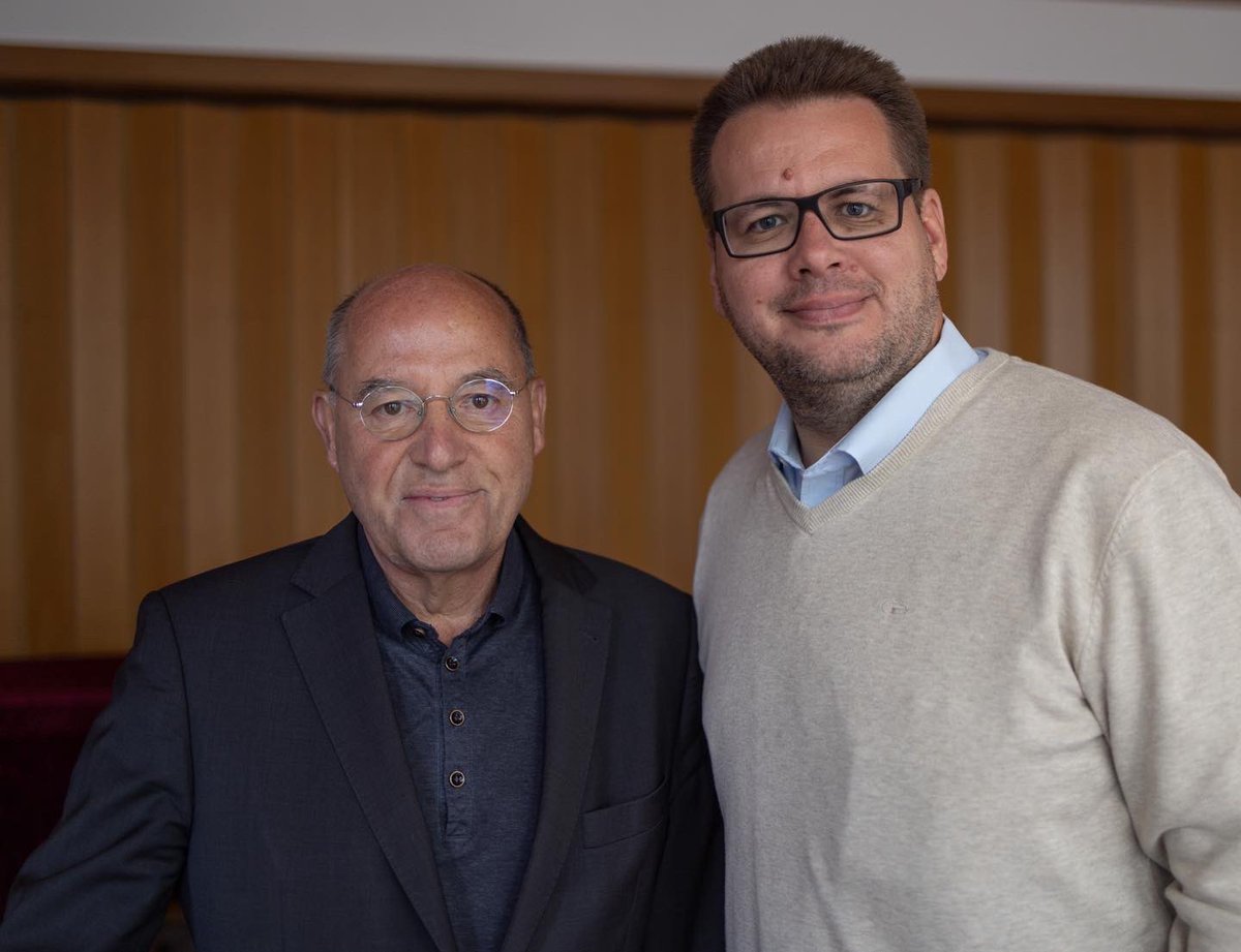 Immer ein Vergnügen, sich mit <a href="/GregorGysi/">Gregor Gysi</a> zu unterhalten, ihm zuzuhören und mit ihm zu lachen. So, wie gestern in #Minden.