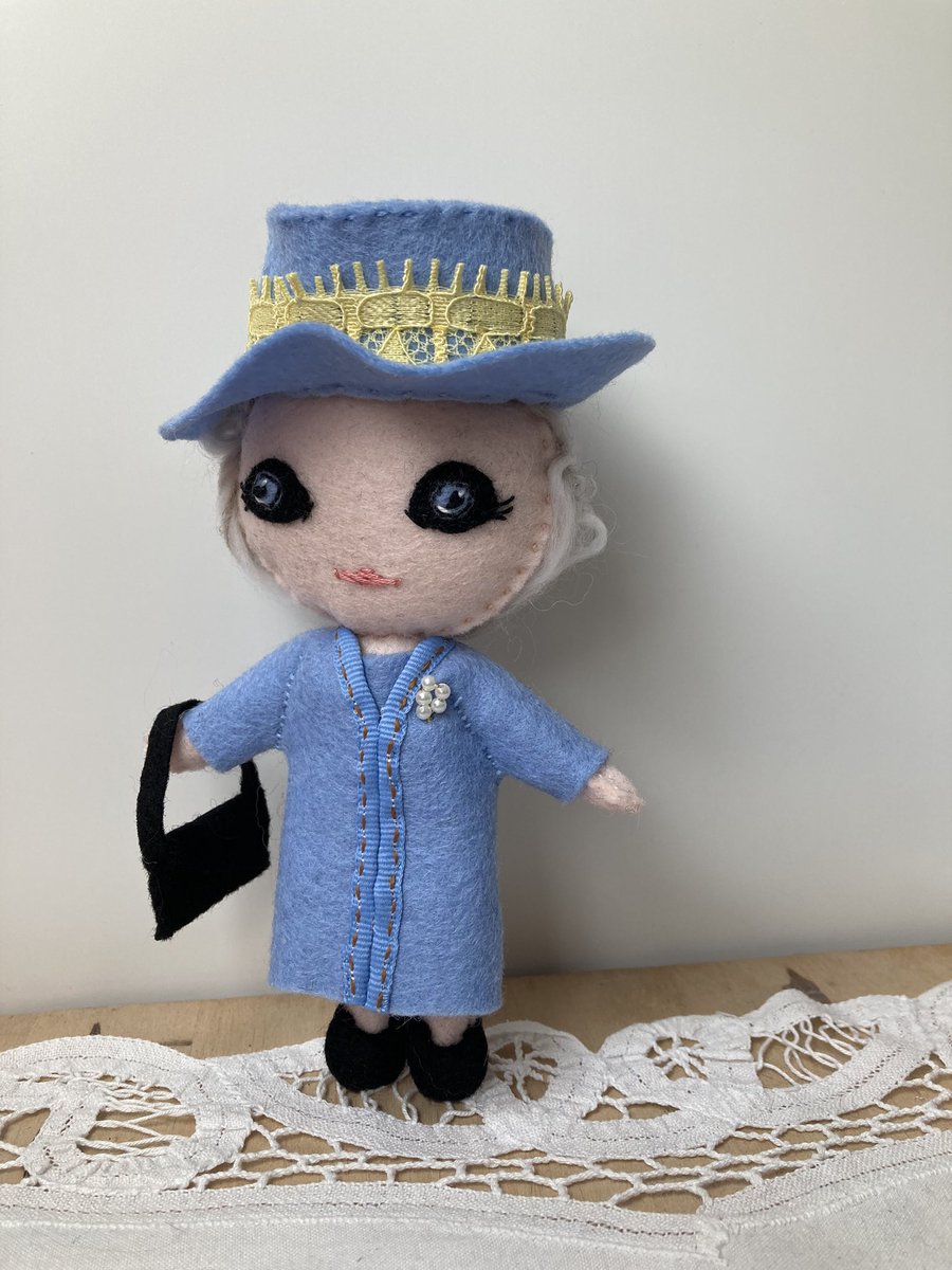 PepperPotCrafts's tweet photo. A little tribute to the Queen #QueenElizabethII #HerMajesty #RestInPeace https://t.co/BaOylQCLrI