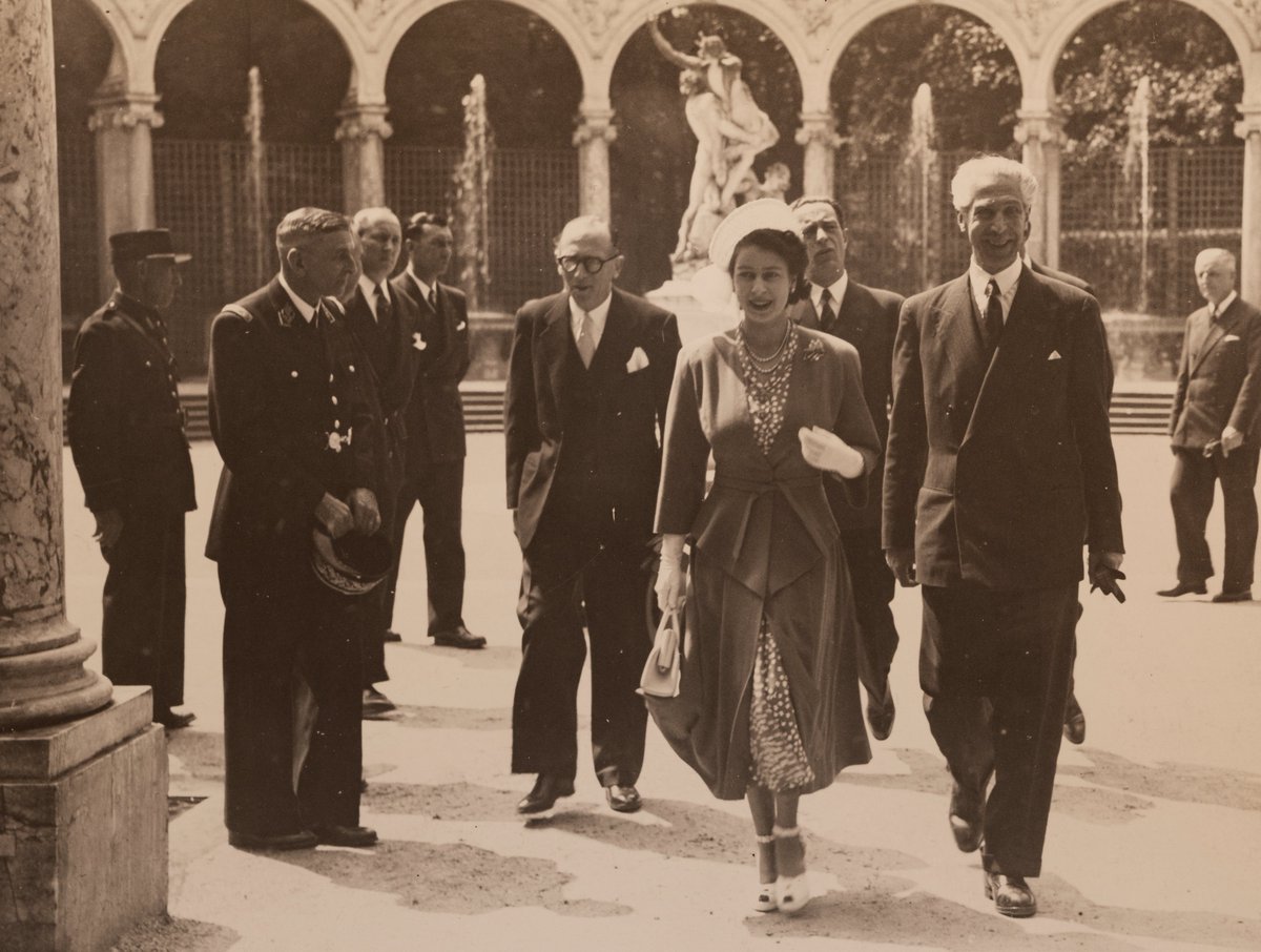 CVersailles's tweet photo. 🇫🇷 La Reine Elizabeth II est le chef d'Etat étranger le plus souvent reçu à Versailles. Revenons sur ces images.
🌎 Queen Elizabeth II is the most often received foreign head of state at Versailles. Let's look back at these images.
👉https://t.co/ZY3TH30LEi https://t.co/jk8pAsvoCp