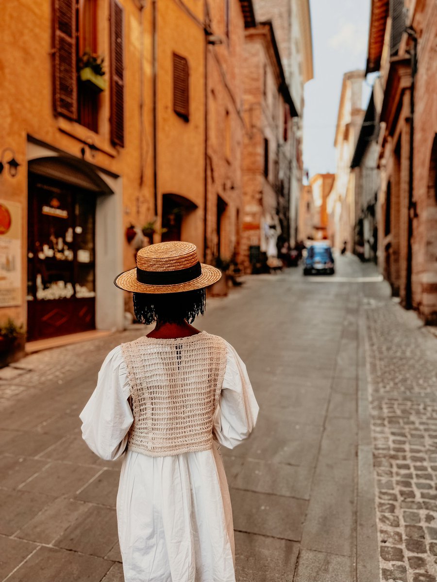 silvianjoki's tweet photo. Photo dump from a weekend road trip in
Tuscany with my daughter this past summer. We spent a weekend here driving around and getting lost in the beautiful Tuscan countryside, I loved shooting these candids of her 💐🇮🇹 https://t.co/QxyJFSnvhZ