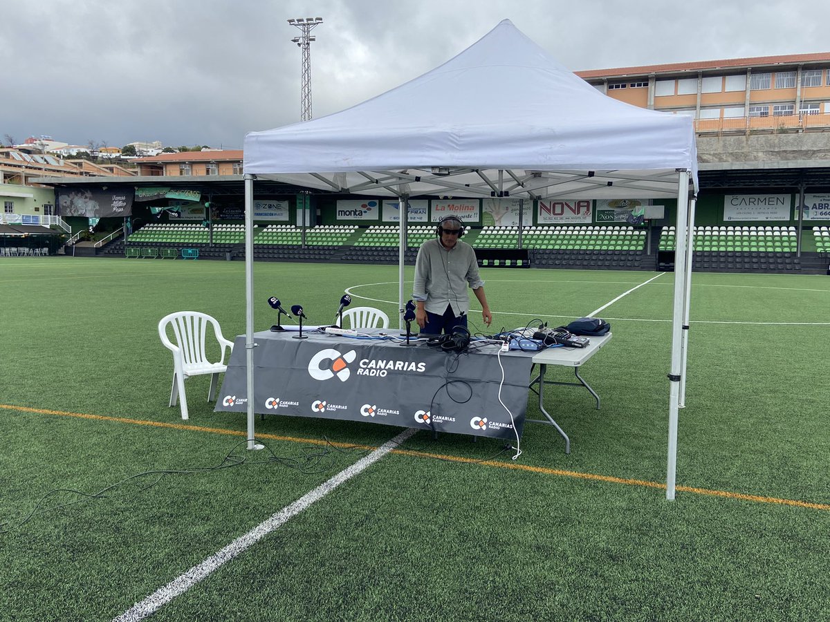 moi_rodriguezr's tweet photo. Hoy hacemos #ElDeportivo de @laautonomica desde el Municipal de El Paso con el equipo del Volcán, el @AtleticoPaso. Están todos invitados a acompañarnos de 14 a 15h! https://t.co/yu2BEKIArM