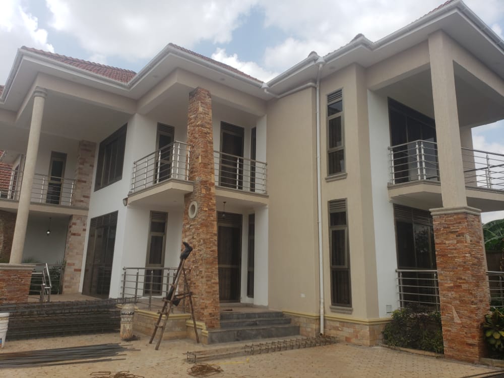 DanidoProperty's tweet photo. A brand new flat on sale mengo  at 1 billion ugx but negotiable.
call 0701380000
#Land 
#property 
#residential 
#housesforsale https://t.co/fsfUq04GIR