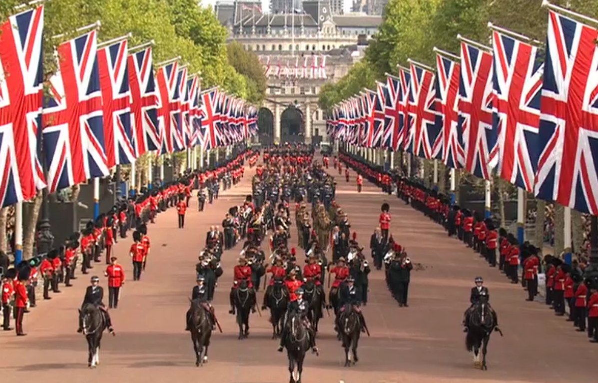 Elizabeth II News & Updates on Twitter "The funeral procession of