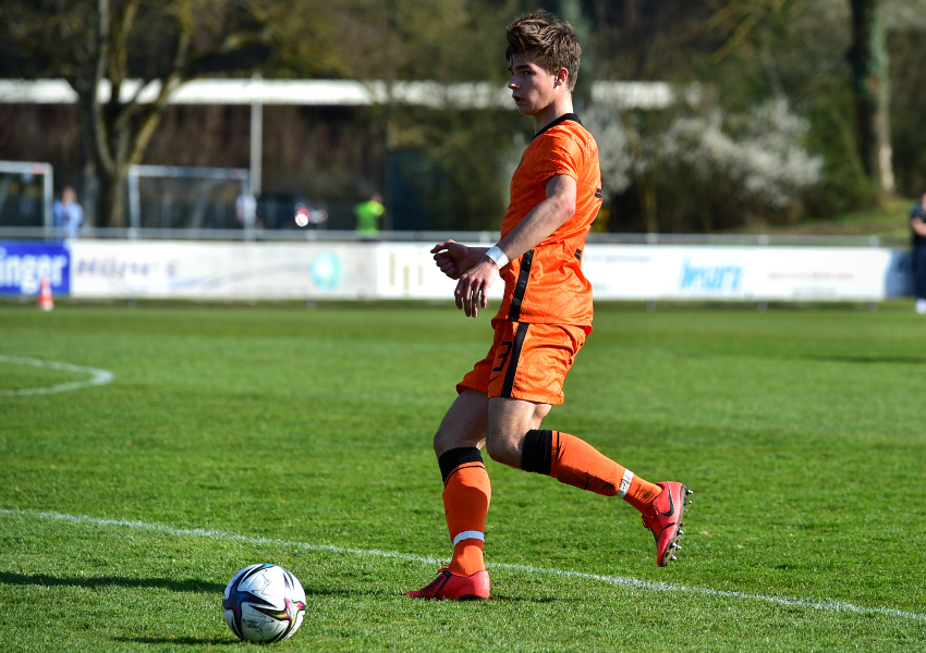 AZJeugd's tweet photo. 🗺️ Youth International Duty
🔶 Poku, Schouten, Dekker, Kwakman, Dekkers & Goes spelen met Oranje Onder 19 tegen Slovenië.
🏟️ Sportpark De Boshoek
📍 Hardenberg
⌚️ 19:30 uur
🇪🇺 EK-kwalificatieduel
🇸🇮 - 🇳🇱
#AZJeugd #OranjeO19 #sloned https://t.co/UAva1XBLsb