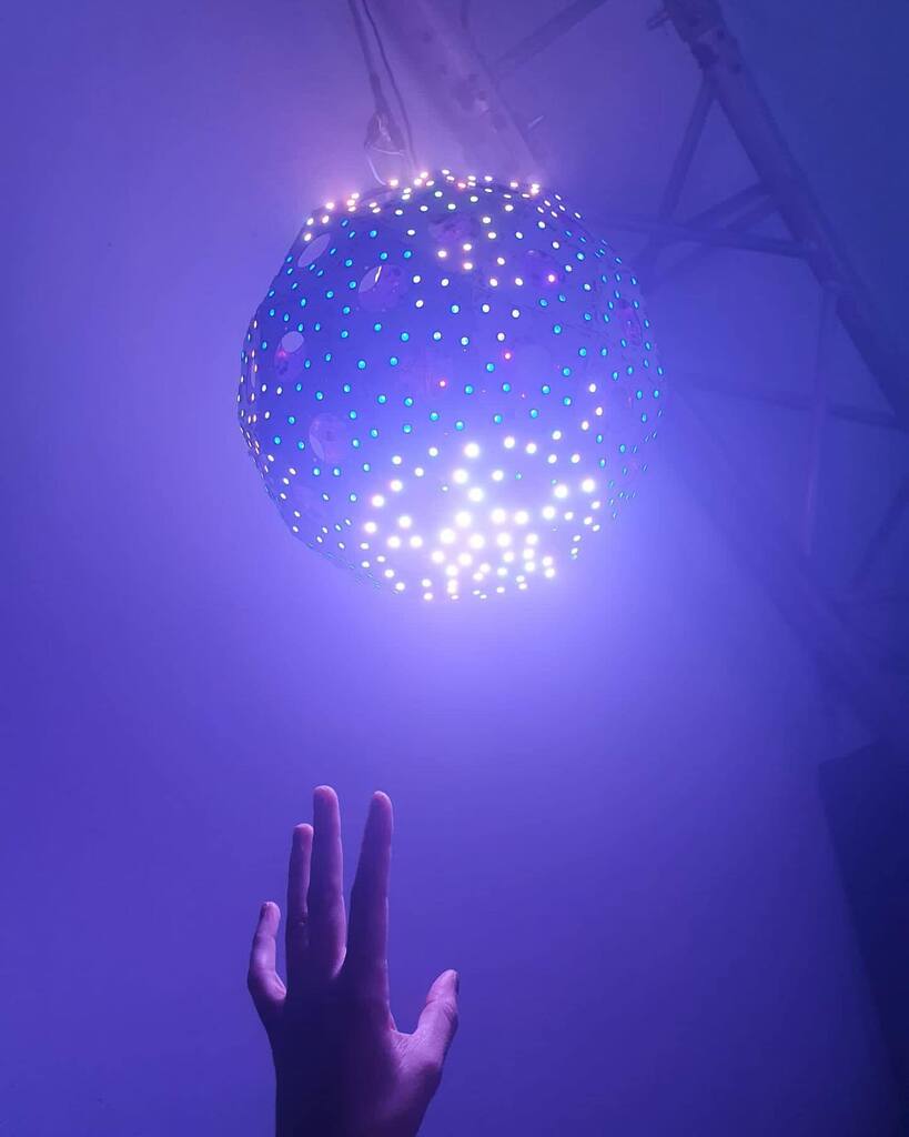 neptunegachapon's tweet photo. Posting this lights and fog carousel just to make the 9-sq images on the grid line up 😄
#nullsector ✨ #emf2022
photo credits
@peligringa @samlr8 https://t.co/lXHyqKDz8f