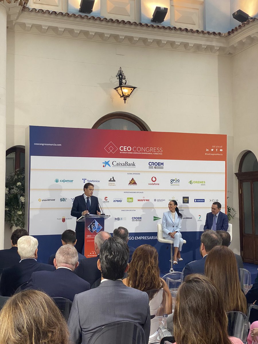 Este año hablaremos de liderazgo responsable y sostenido, poniendo a las personas en el centro y hablando de propósitos. 
El programa se compone de 20 ponentes de primer nivel. #ceoCongress