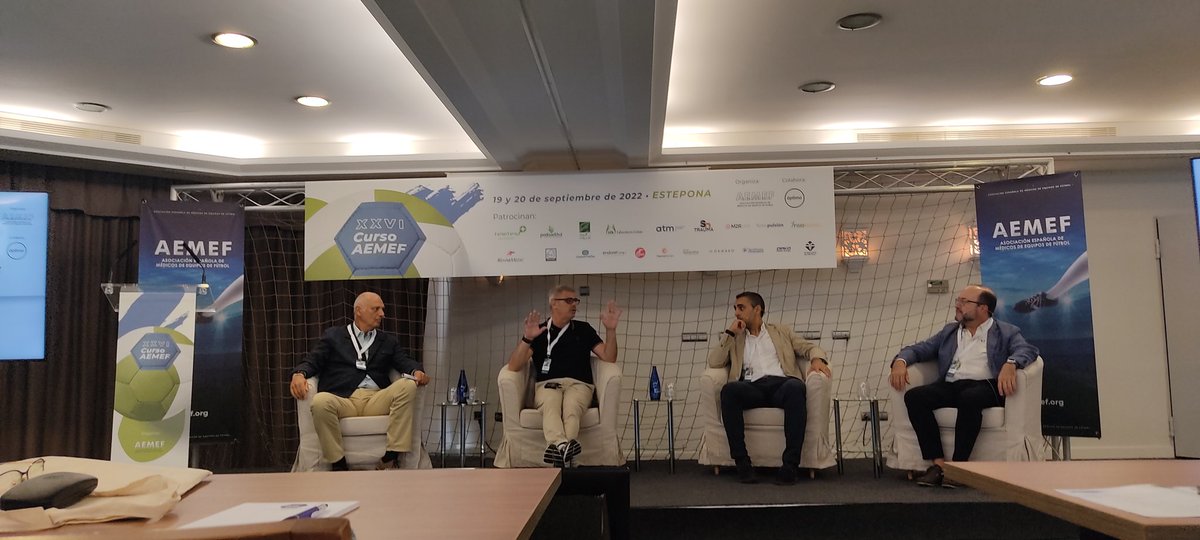 AEMEF_'s tweet image. Finaliza la mesa sobre Conmoción Cerebral que moderará el Dr. Tomás Calero (@RealBetis y vocal de @AEMEF_ ) que ha abierto el #XXVICursoAEMEF con la intervención de los Dres. @jcsalo , @dr_jm_alvarez y Rafael Ramos (@TraumamedVallad), expresidente de @AEMEF_ ).