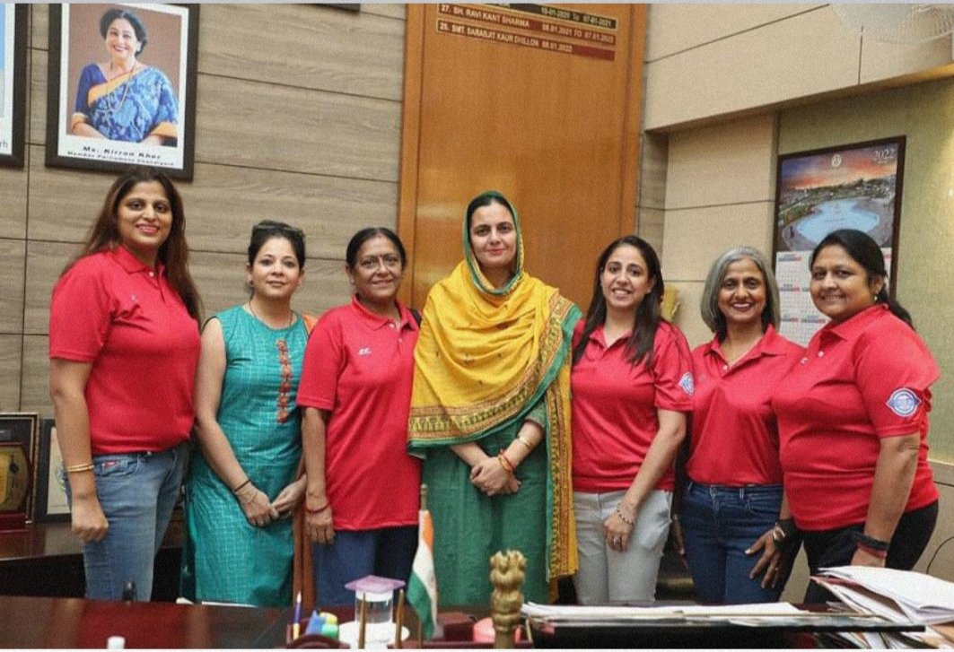 passi_veenu's tweet photo. Ride Kashmir 2022 - Memories for life. 
@PMOIndia @RJMeenakshi1 @SarbjitKaurBJP @cyclegiri @rashtrapatibhvn @awazebaramulla @adgpi #RideKashmir #chandigarh #indianarmy #pmo #cycling #kashmir #WomensRights #WomenEmpowerment #tricity #IndianArmyPeoplesArmy https://t.co/ge6dJFSGc8