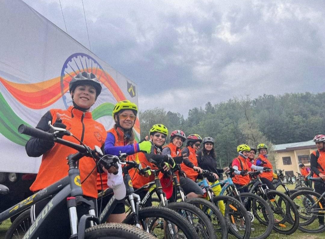 passi_veenu's tweet photo. Ride Kashmir 2022 - Memories for life. 
@PMOIndia @RJMeenakshi1 @SarbjitKaurBJP @cyclegiri @rashtrapatibhvn @awazebaramulla @adgpi #RideKashmir #chandigarh #indianarmy #pmo #cycling #kashmir #WomensRights #WomenEmpowerment #tricity #IndianArmyPeoplesArmy https://t.co/ge6dJFSGc8