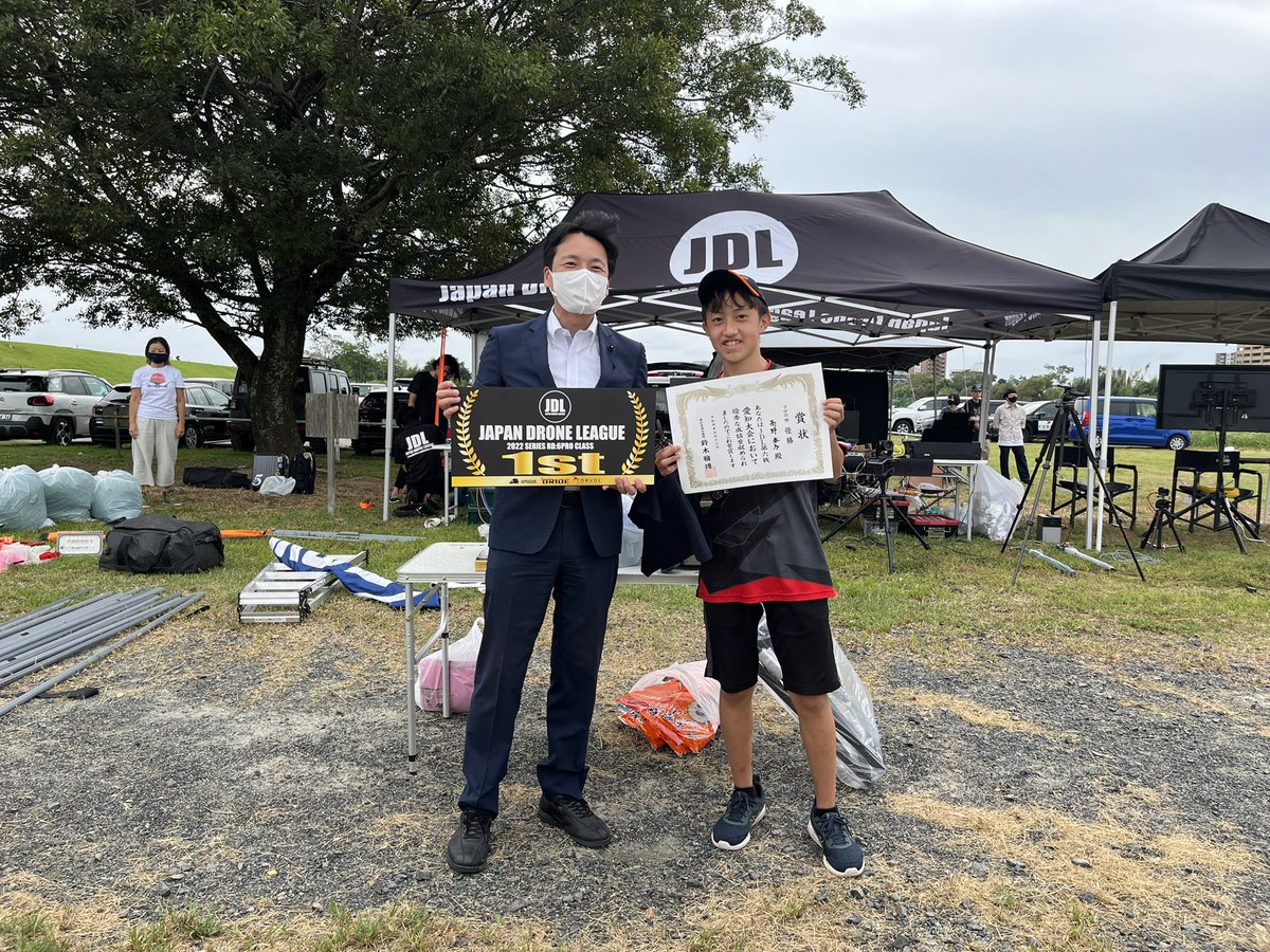 FpvKanata's tweet photo. 2年前と今
なにも変わってない気が、、、🥲
2回ともこの市長さんに賞状貰いました
🥸🥸🥸🥸🥸🥸
#JDL #JDL2020 https://t.co/EaAYbsvK2t