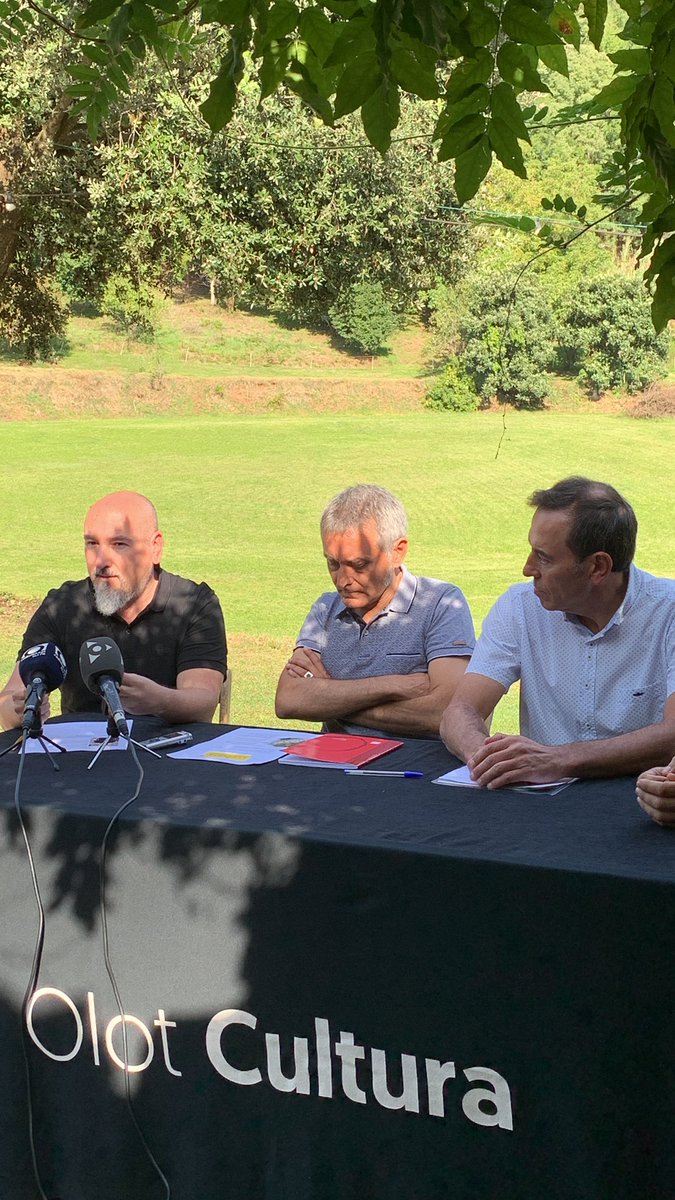 lluernia's tweet photo. Josep Ferrando serà l’hortalà d’aquest Lluèrnia 2022.
L’hort de la llum es farà al cràter del volcà de la Garrinada (Antic Bufador) al barri de Sant Miquel.
@OlotCultura 
#JosepFerrando
#lluernia22
#olot
#llum
#foc https://t.co/baSf8CXiFs