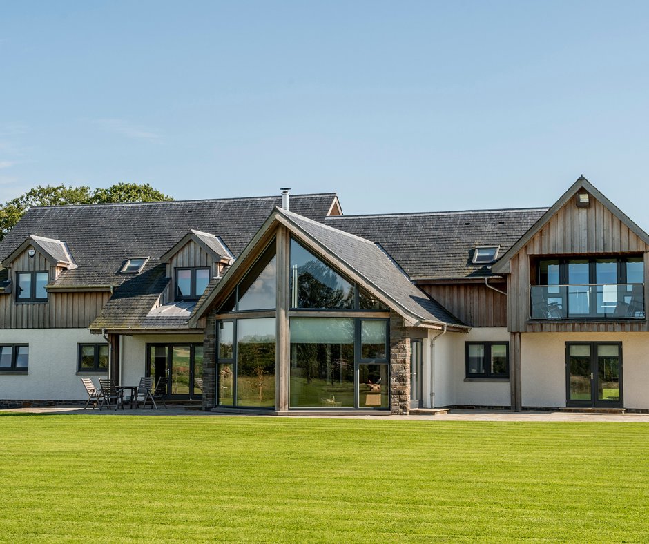 BuildStore's tweet image. This home is an absolute dream! Credit to @FlemingHomes 

If you are looking to build your dream home, we could help: okt.to/4YSg1A

#dreamhome #homebuilding #selfbuild #selfbuilduk #selfbuildproject #selfbuildhomes