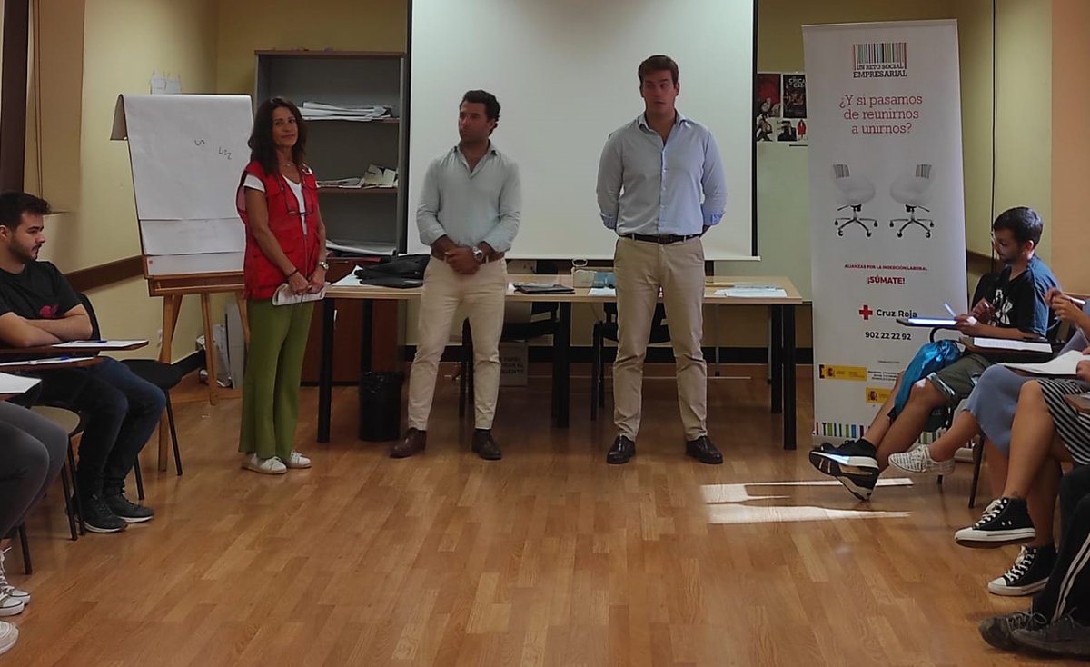 CruzRojaSevilla's tweet photo. [#Empleo]💼

La consultora Hays se une al #RetoSocialEmpresarial, impartiendo talleres de entrevistas y curriculums a los participantes de #CRUtrera. Los jóvenes tuvieron la oportunidad de consultar sus dudas sobre como abordar una entrevista de trabajo o presentar un CV. https://t.co/SGfW9wiq0V