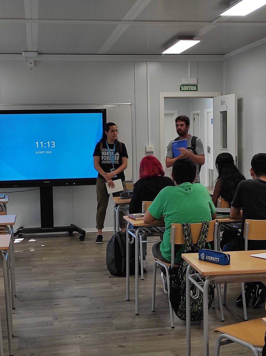 lliscart's tweet photo. 📌Programa Salut i Escola
📌Aquest curs tornem a participar
📌L'Ainhoa infermera #capcollblanc
s'ha presentat a l'alumnat de secundària #ieperelliscart #curs2022i23 #secundàrialliscart https://t.co/lJJf0NnFuB