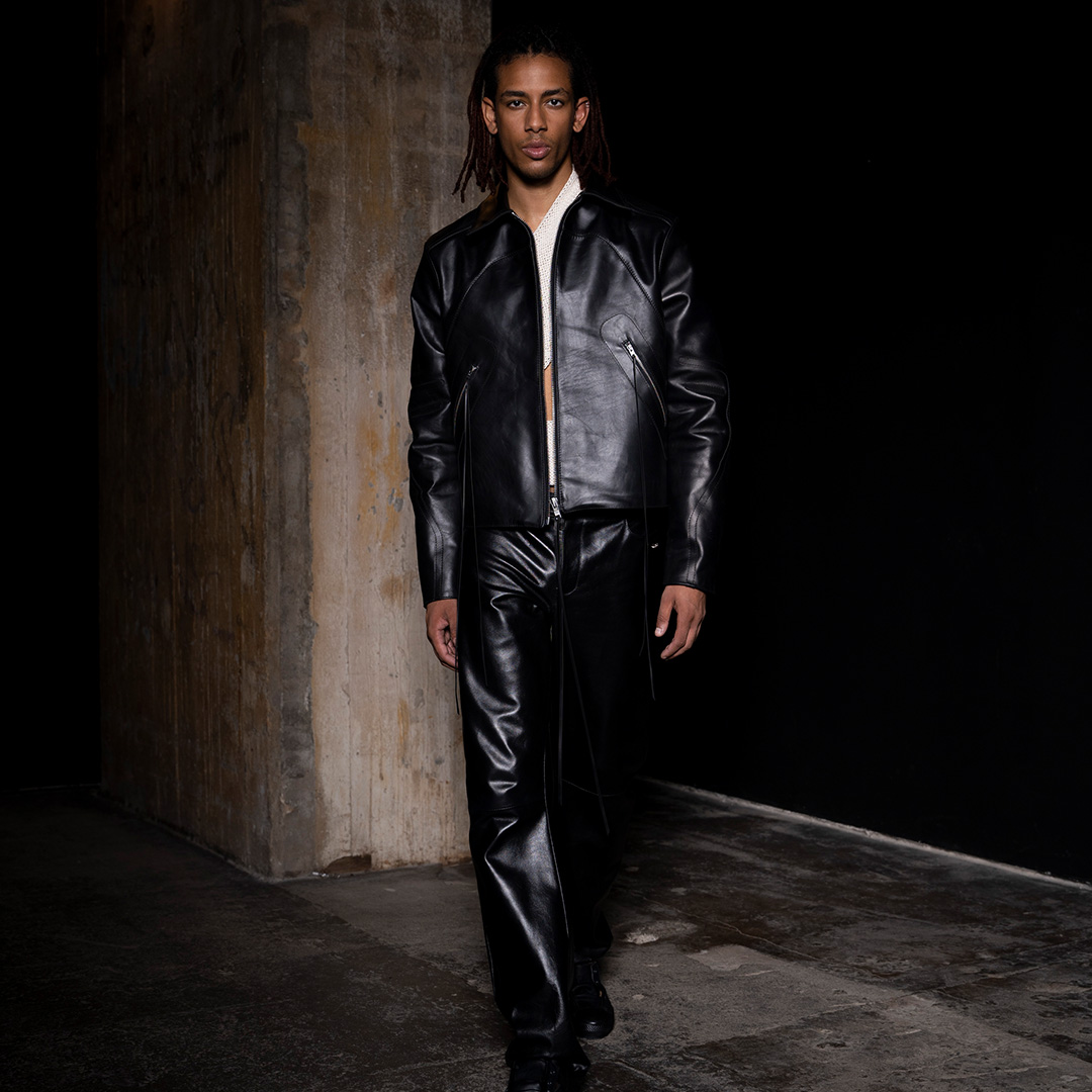 berlinfashionwe's tweet photo. Designer Rosa Marga Dahl for ▪️ @sf1og, knows how to push boundaries showing off her SS23 collection #UNTITLED at @thefeuerlecollection 🔥
#sf1og #bfw #fashionshow #studio2retail #presentation #fashioncouncilgermany #converse #thefeuerlecollection https://t.co/O6JWRoHNfx