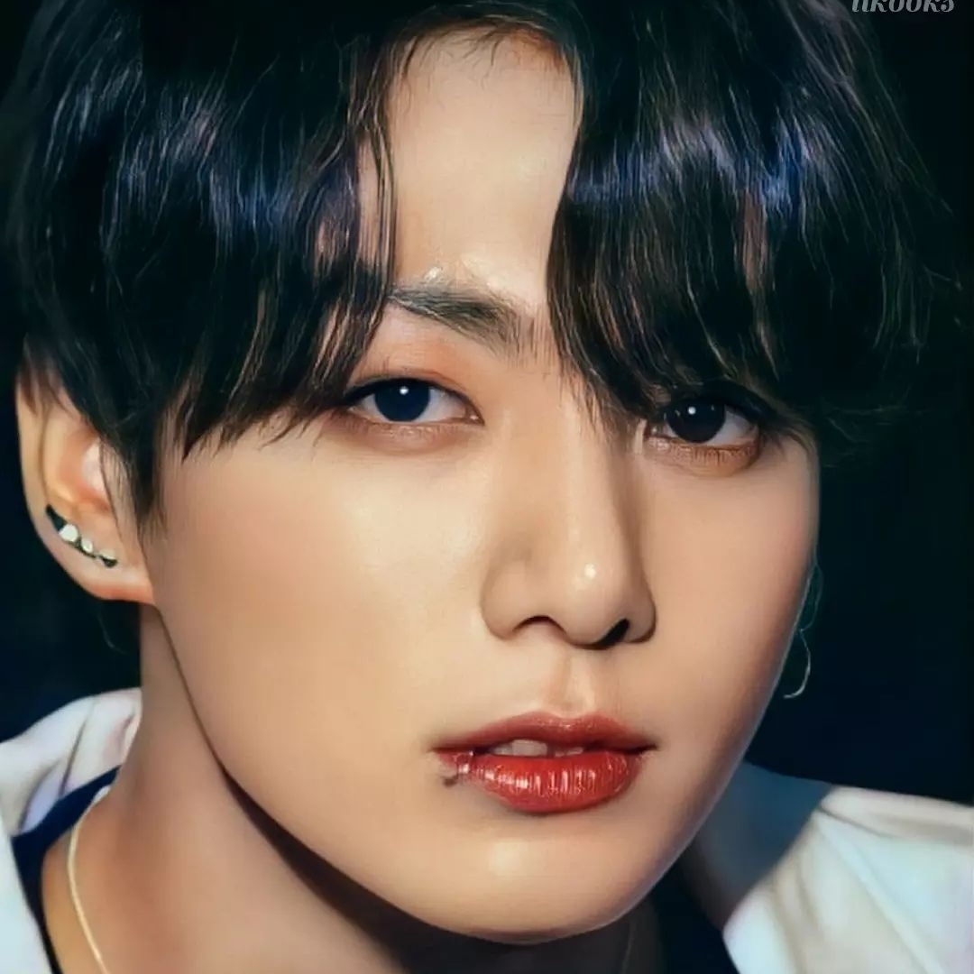 kook_scarlet's tweet photo. #FANBOYEVER🖤 https://t.co/ZRs53LOsXY