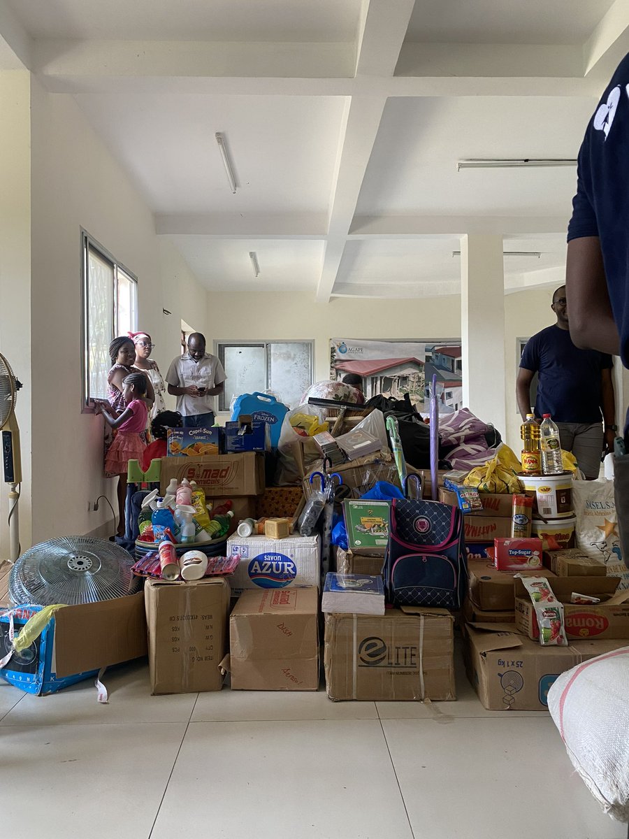 DblackNono's tweet photo. Ce week-end avec @Kf_Heart nous étions au centre agape pour laisser nos dons pour les enfants. Belle journée. Merci à @tchoupinov @elieko @IbockJayd @SammyEkambs @Emery_Guy (presi mes hommages) https://t.co/YnotyIRIaF