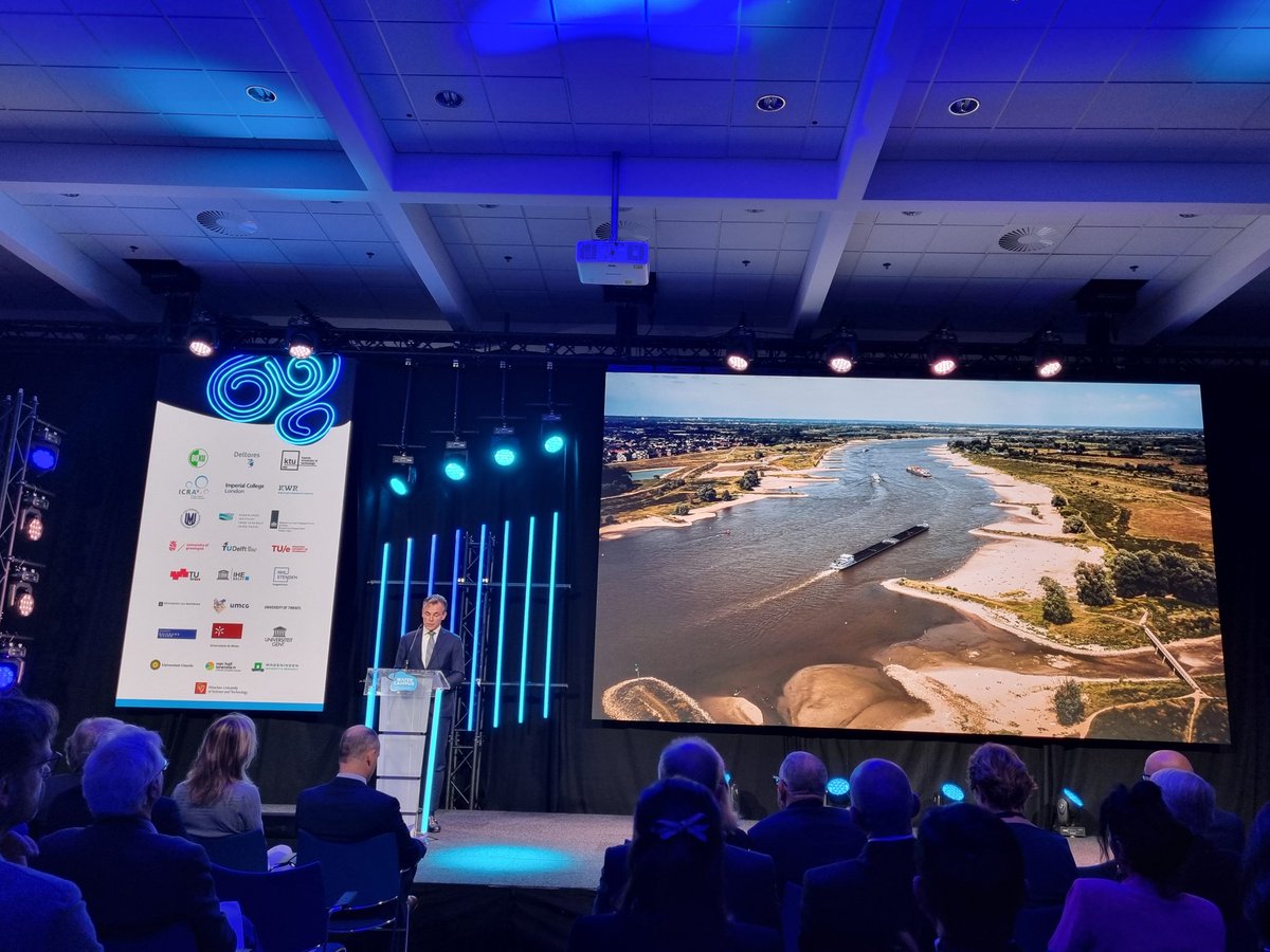 PieterdeJong_EU's tweet photo. @markharbers keynote #ewtw2022. @MinIenW proudly supports @wetsus Research and Innovation programme, which develops solutions for #SDGs. @WaterAllianceNL boosts @Watercampus deep tech startups to the global market, such as @hydraloop and #DeSaH. https://t.co/61JeUwbTSx