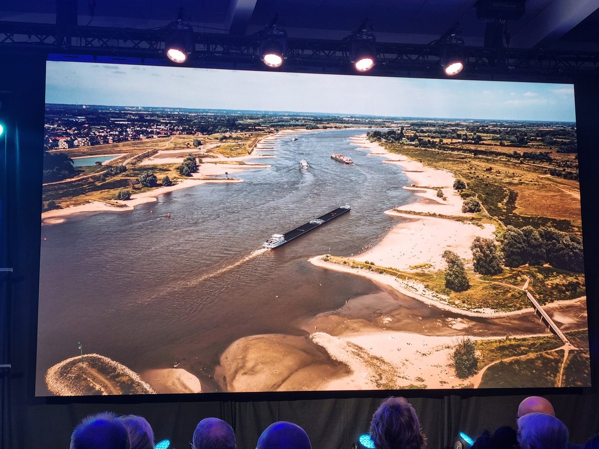 PieterdeJong_EU's tweet photo. @markharbers keynote #ewtw2022. @MinIenW proudly supports @wetsus Research and Innovation programme, which develops solutions for #SDGs. @WaterAllianceNL boosts @Watercampus deep tech startups to the global market, such as @hydraloop and #DeSaH. https://t.co/61JeUwbTSx