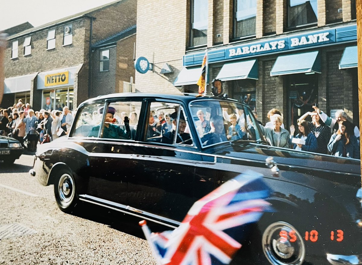Goldstitch_Emb's tweet photo. 🇬🇧 Sharing our special memory of the Queen and Prince Phillip in 1995 when they visited Chester Le Street. 🇬🇧
I’ve also had the privilege to send embroidered handkerchiefs 🐝 to Buckingham Palace 😌🧵

#royal #specialmoments 
#queenelizabeth #queen #princephilip #chesterlestreet https://t.co/Lu7nc6t6p1