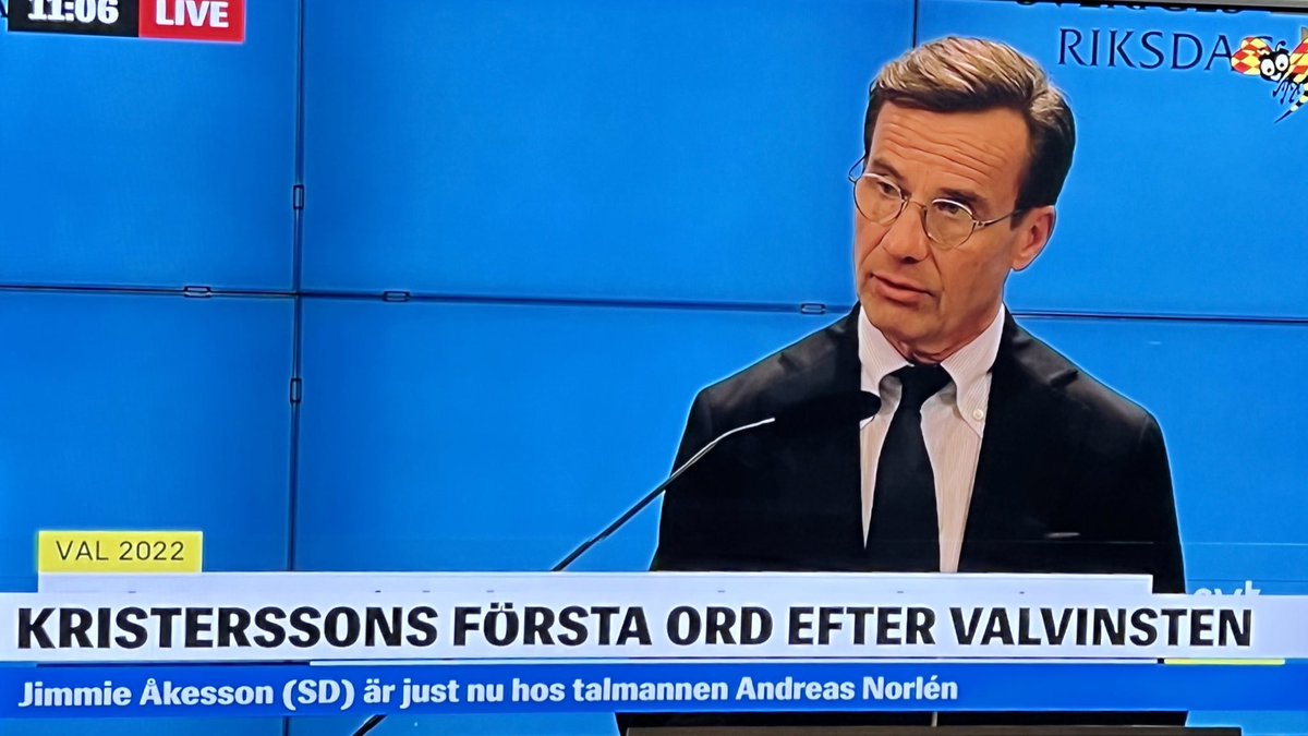 Snyggt och klokt av Kristersson att  när en ny regering tillräder ändå låta den svenska huvudförhandlaren i Nato-processen sitta kvar, oavsett partitillhörighet.
Natomedlemskapet är i första hand en svensk angelägenhet och inte en partipolitisk sådan.
