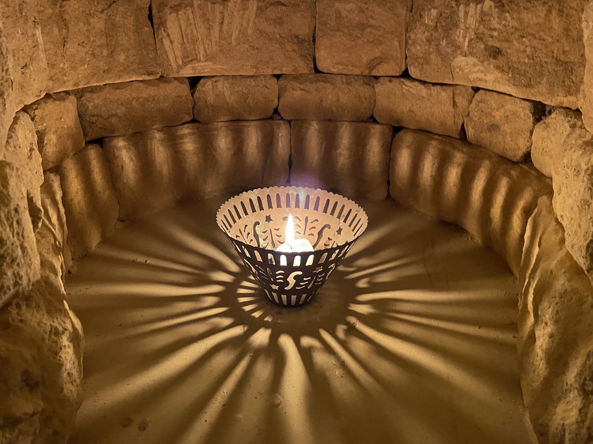 A candle has been lit in the barrow every day since Her Majesty’s passing . 💔⁦@TimothyDaw⁩ ⁦<a href="/SoultonHall/">Soulton Hall</a>⁩ ⁦@SacredStonesLtd⁩ ⁦<a href="/jobygunner1987/">Joby R J Wheatley</a>⁩ ⁦<a href="/_Tim_Ashton/">Tim Ashton</a>⁩