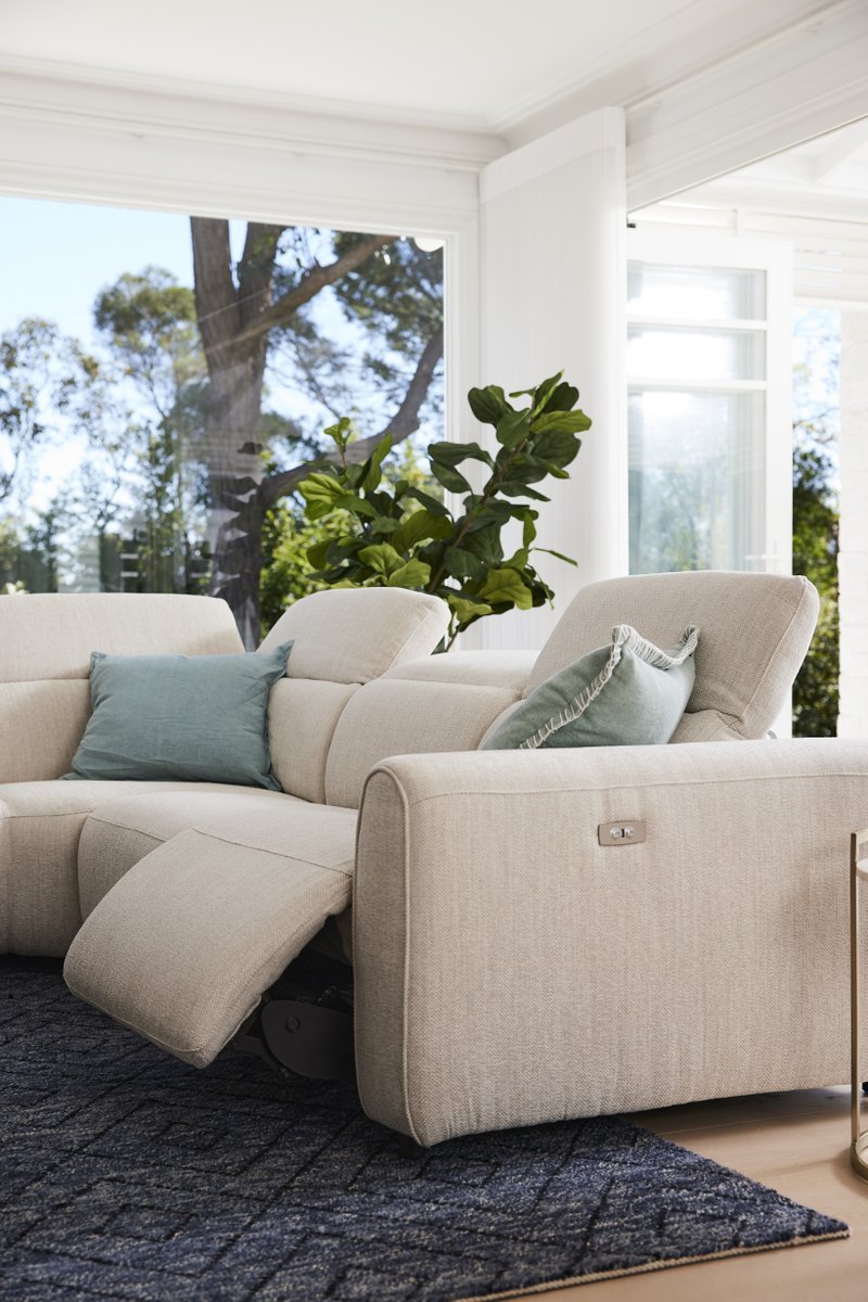 plush_sofas's tweet photo. Our Olsen Recliner is made for modern living. It comes with all the extras such as lumbar support, hidden footrests and USB chargers.

#plushsofas #loveatfirstsit #madeforyou #myplushstyle #pictureperfect #finditstyleit #homelove #interiordecorating https://t.co/SCJ8RZzcfC https://t.co/Azgq7uZWH7