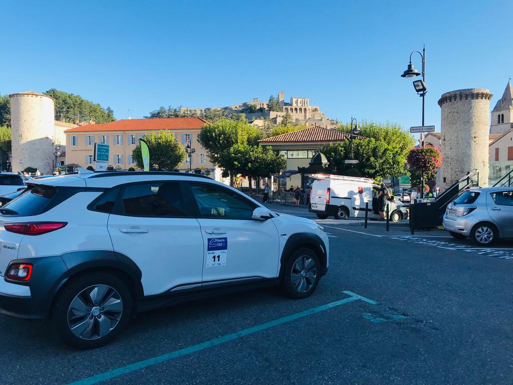 EnedisRegionSud's tweet photo. L'Electric Tour 04 c'est :
1️⃣ parcours 100% électrique ⚡️ pour
promouvoir une mobilité plus durable
4️⃣ étapes à Sisteron, Manosque,
Château Arnoux Saint Auban et
Esparron de Verdon
6️⃣ partenaires @AlpesProvence04 @DLVAgglo
@aggloP2A #SDE04 @voiturelec et
@enedis https://t.co/Fj6YS28q23