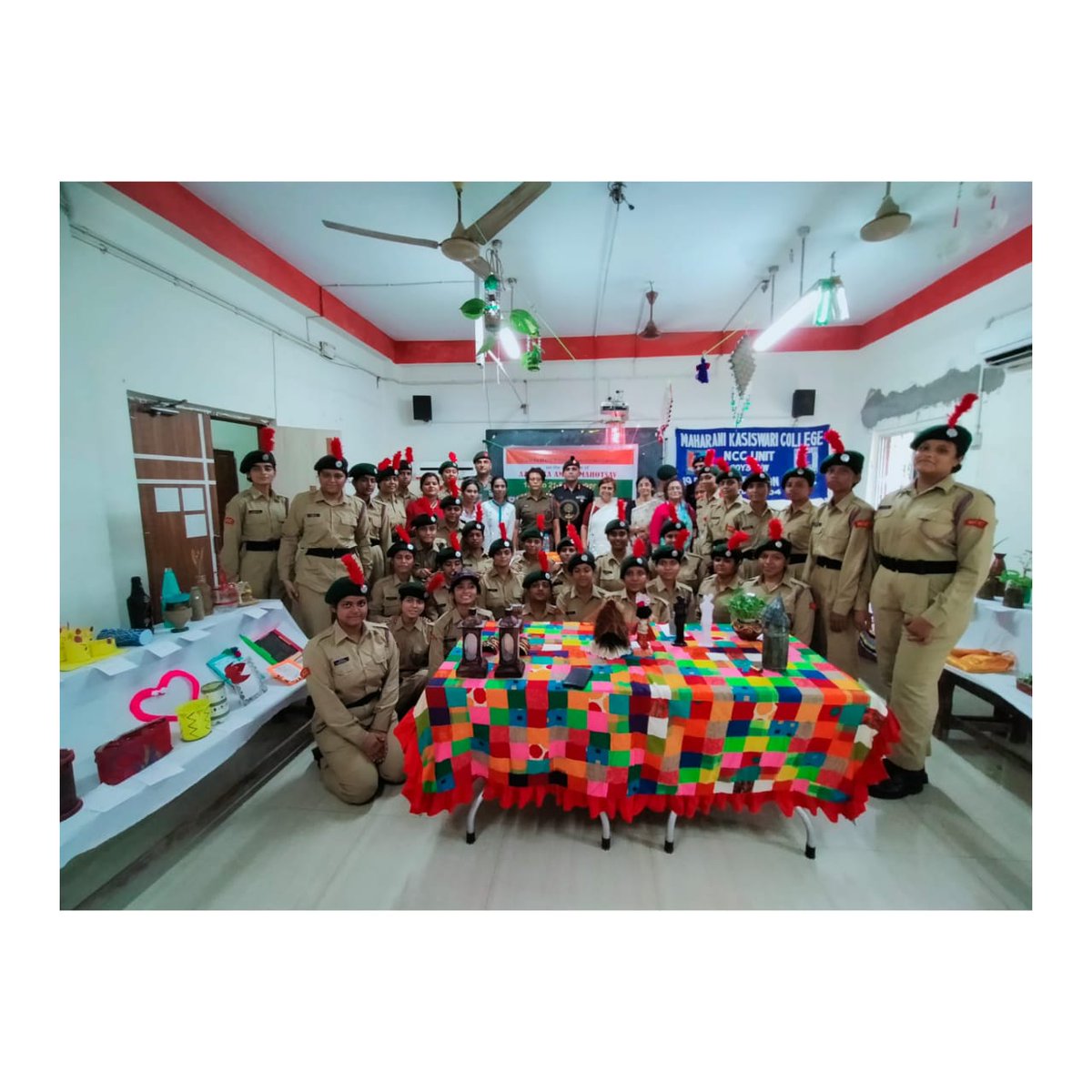 MkcNcc's tweet photo. As a part of
#AzadiKaAmritMahotsav 
#HarGharTiranga 
3days of continue celebration  conducted by NCC unit of Maharani Kasiswari College, kol B/WB &amp; S Dte at Shyambazar Kolkata.
Exhibition on waste materials and presentation by the cdts.
@nccwbskm https://t.co/D3WynIDtEt