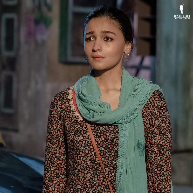 RedChilliesEnt's tweet photo. Darlings, yeh Mondays kyu aata hai 😫

#AliaBhatt #VijayVarma #ShefaliShah #RoshanMathew #Darlings #RedChilliesEntertianment #Monday #MondayMood #MondayBlues #BollywoodMovies #MoodOfTheDay #MovieScene #MovieStills #Movies #IndianFilms https://t.co/K2HRy7iPOU