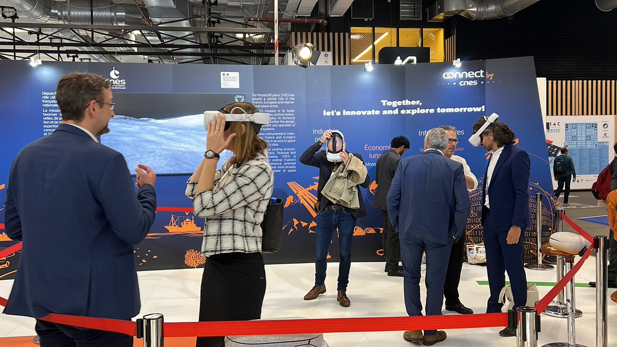 ConnectbyCNES's tweet image. Le #NewSpace induit l’émergence de nouveaux services en orbite.
Quels sont ces nouveaux segments? Comment développer ces activités tout en respectant un usage durable et raisonné de l’espace?
Réponses avec @Infinite_Orbits @space_able @sharemyspacee @RIDEspace1 sur notre stand!