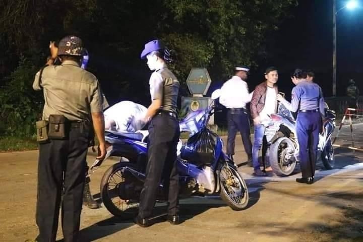 HURFOM's tweet photo. 1/5 Case 1: At least two young civilians were stopped and abducted due to 'frisk and stop' operated by the junta security forces in some neighborhoods and intersections, main streets. Until now, eight ppl had been grabbed within 72 hours. https://t.co/BeIP8omG2e