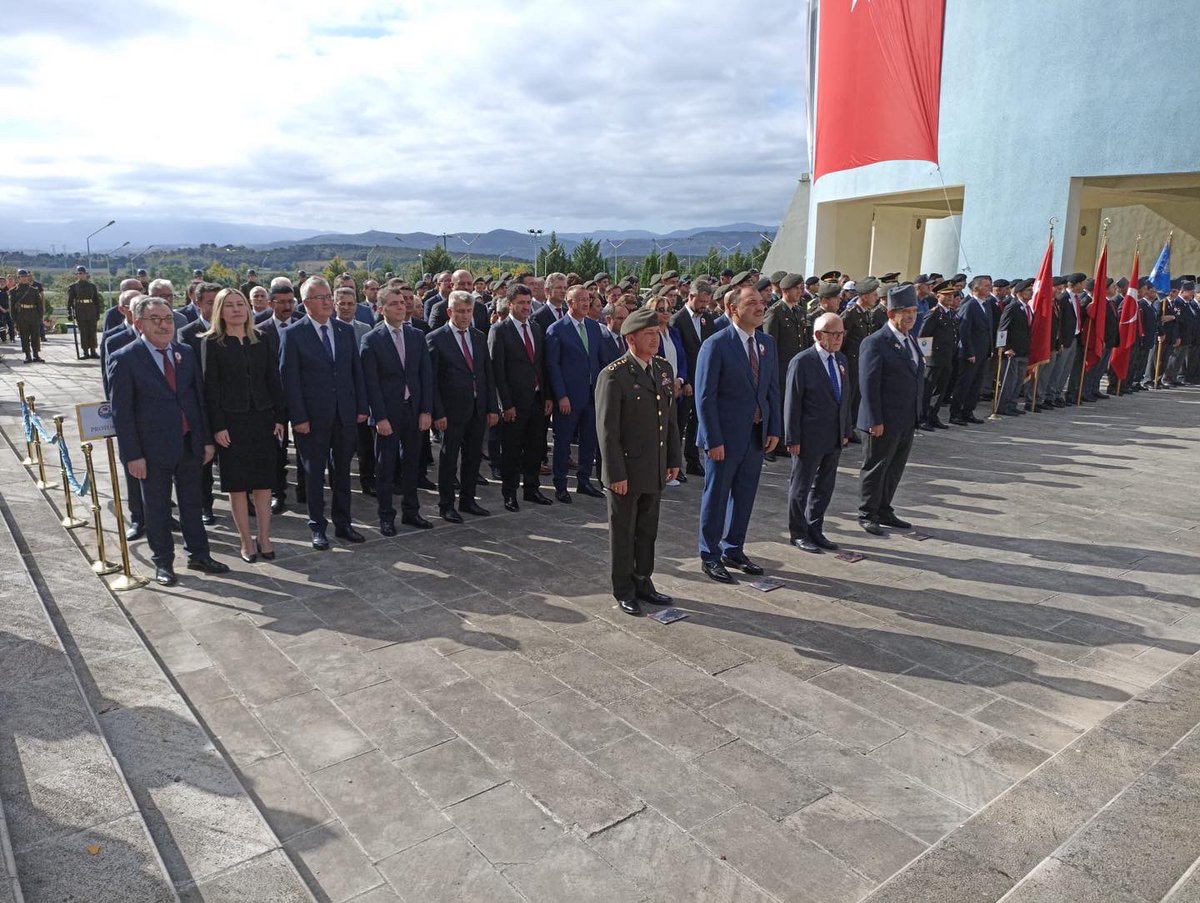 19 Eylül Gaziler Günü münasebetiyle Sakarya Valiliği’nde düzenlenen çelenk koyma törenine iştirak ettik.