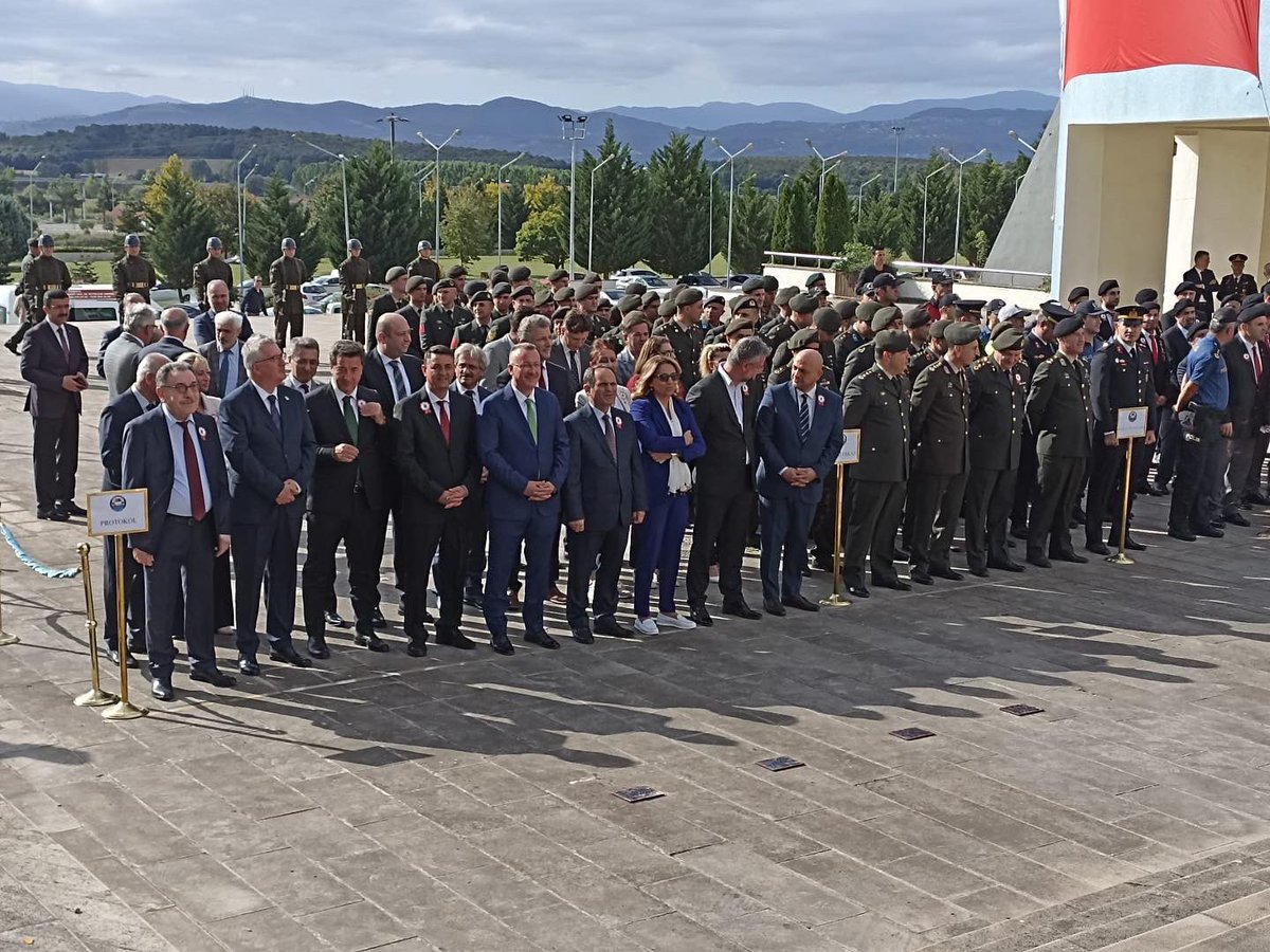 SKILICASLAN54's tweet photo. 19 Eylül Gaziler Günü münasebetiyle Sakarya Valiliği’nde düzenlenen çelenk koyma törenine iştirak ettik. https://t.co/iiWOg29ogq