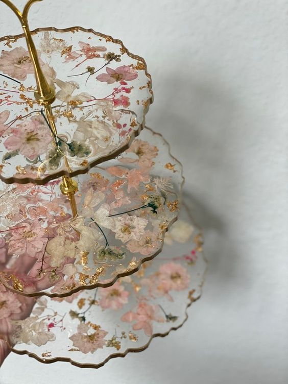300moods's tweet photo. flower resin cake stand https://t.co/LMhIcBATPS
