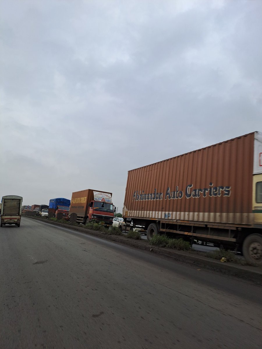 Rtr_kinjal's tweet photo. Mentally tortured with daily extreme bad traffic due 2 worst road condition on mankoli to majiwada road-thane creek bridge.@PMOIndia @CMOMaharashtra @mieknathshinde @TMCaTweetAway @ThaneTraffic pls do smething as trucks jamming the roads badly.tweeted alot but no resolution https://t.co/UEMEmYUVsO