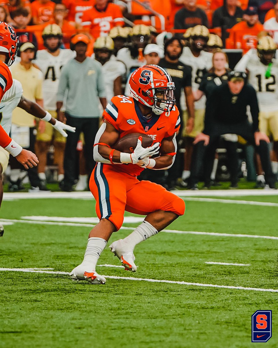 seantucker2020's tweet photo. This weekend we won Syracuse 32 Purdue 29. I'm pleased with the outcome of the game. You have to love 3-0. I'm not pleased with my performance, I expect more from myself.  The grind never stops nor will #34! I rushed for 42yds and 2 rec for 23yds.  #PL34SED https://t.co/kVhU93P3un