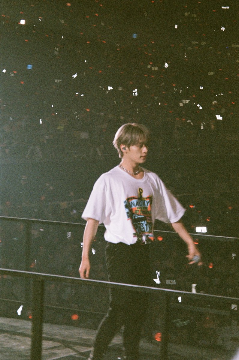 bodalino's tweet photo. They’re very blurred and have a lot of noise but those are the lee know film pics i got at the concert yesterday https://t.co/Y2AJEVQXrB