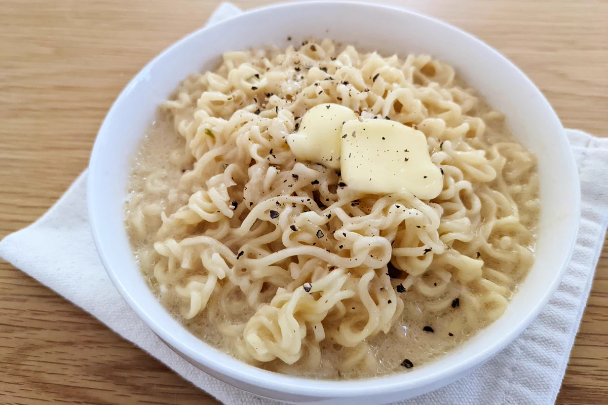 チーズやバターとの組み合わせがとっても美味しそう！「サッポロ一番みそラーメン」のアレンジレシピ！