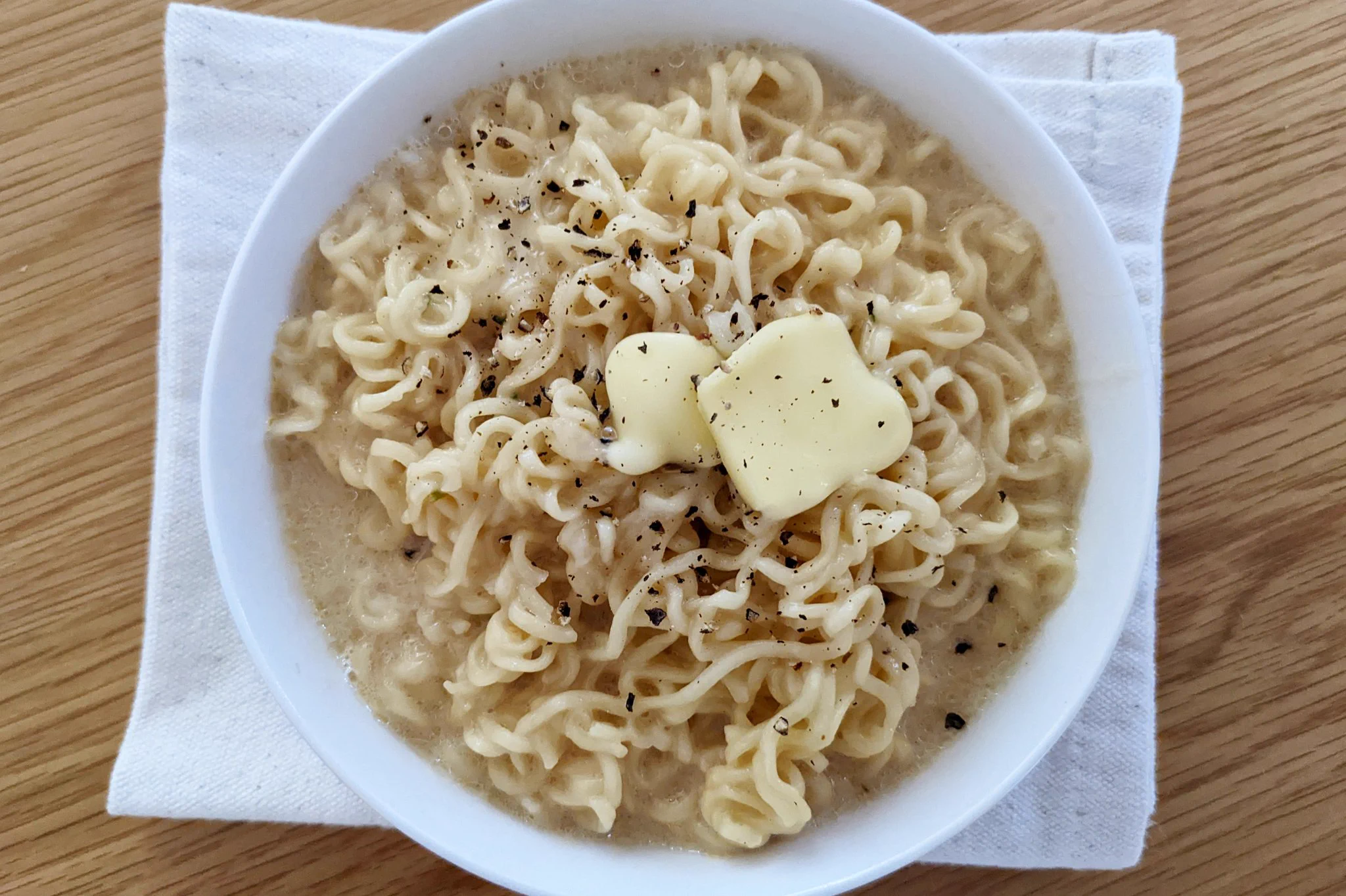 チーズやバターとの組み合わせがとっても美味しそう！「サッポロ一番みそラーメン」のアレンジレシピ！