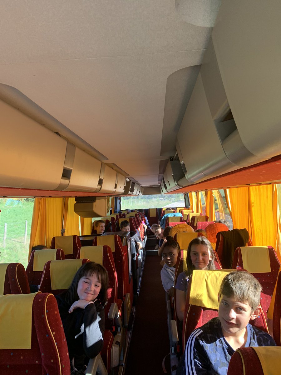 Départ pour Lamoura pour les 6e du collège.
Stage Massé Natation et activités coopératives.