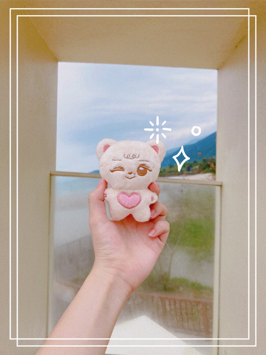 Breakfast_girl_'s tweet photo. @BBomning  Bomning is so cute🥺💗 I screamed when I open the box.

@TTobyto辛苦代購了🥺，謝謝～出貨真的好快XD 
迫不及待的帶出門拍照了📷 https://t.co/uELnIgiSjg