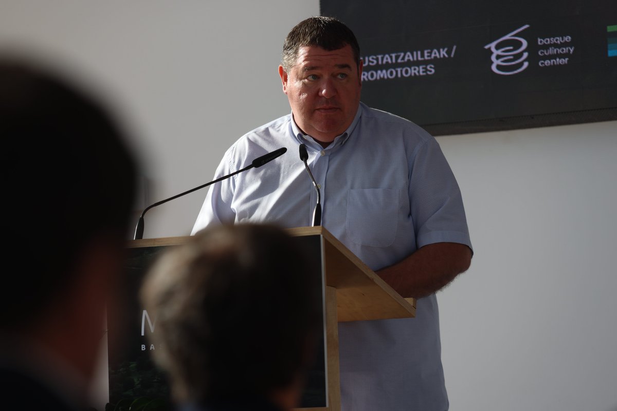 bculinary's tweet photo. Aitor Arregi de #MahaiaKolektiboa; Lorena Gómez, Presidenta de #Gozoa y Xabier Zabaleta, presidente de #Jakitea en la presentación de 'Euskal Gastronomiaren Topaketa - Encuentro de la Gastronomía Vasca' @MantalaGastro https://t.co/lWybiWmLhY