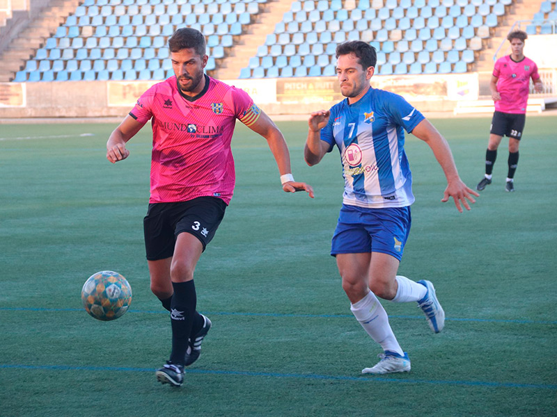 RadioPalamos's tweet photo. El @palamoscf reforça les seves expectatives amb un triomf a Figueres (3-4) #Palamós #futbol #futcat https://t.co/PnTFL3JPp5 https://t.co/dPc1pyXdnh