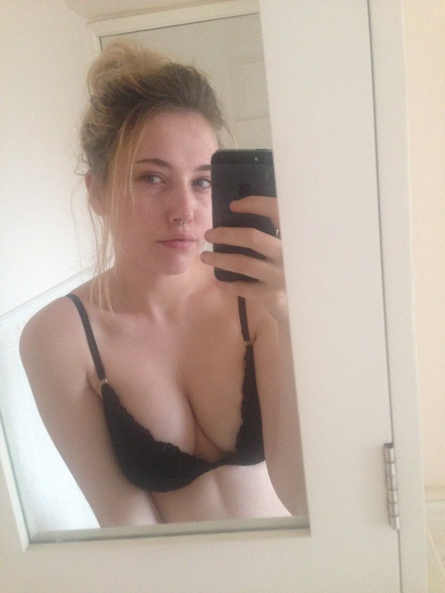 lisahot33's tweet photo. Coucou mes chou ❤️
1 rt = 1 nude gratuite https://t.co/R15n0KJEH1