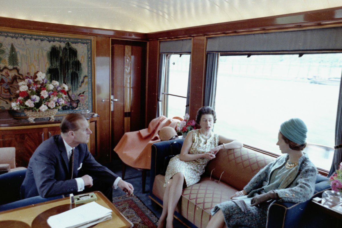 🖤 Goodbye Queen Elizabeth II.

📸 Foto genomen in 1966 door Koning Boudewijn zelf aan boord van de koninklijke trein die hem en Koningin Fabiola naar Brugge bracht tijdens het staatsbezoek van Koningin Elizabeth en de Hertog van Edinburgh.

© Archief van het Koninklijk Paleis.