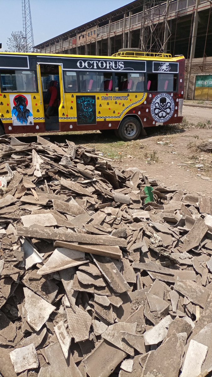 Mwaniky's tweet photo. Danger!Danger! Asbestos roofing tiles dumped at City Stadium gate near Matatu parking area.@DCI_Kenya @ntvkenya @NemaKenya Many people will die of lung cancer. Please act quickly. https://t.co/WL9otaA8tT
