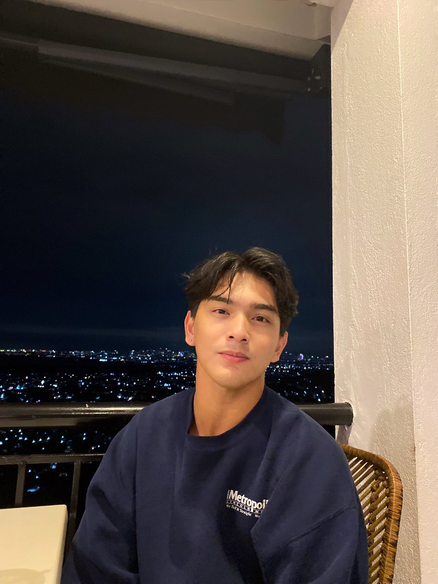 kimchiraven's tweet photo. bday boy 🌛 https://t.co/OPdqC0L9Ry